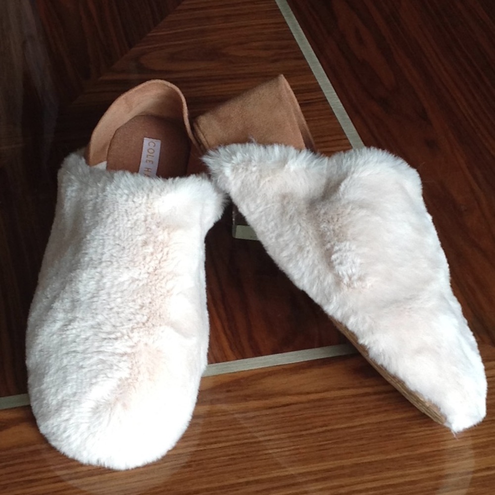🔥 Cole Haan - Ivory / Tan Furry Lounging Slippers